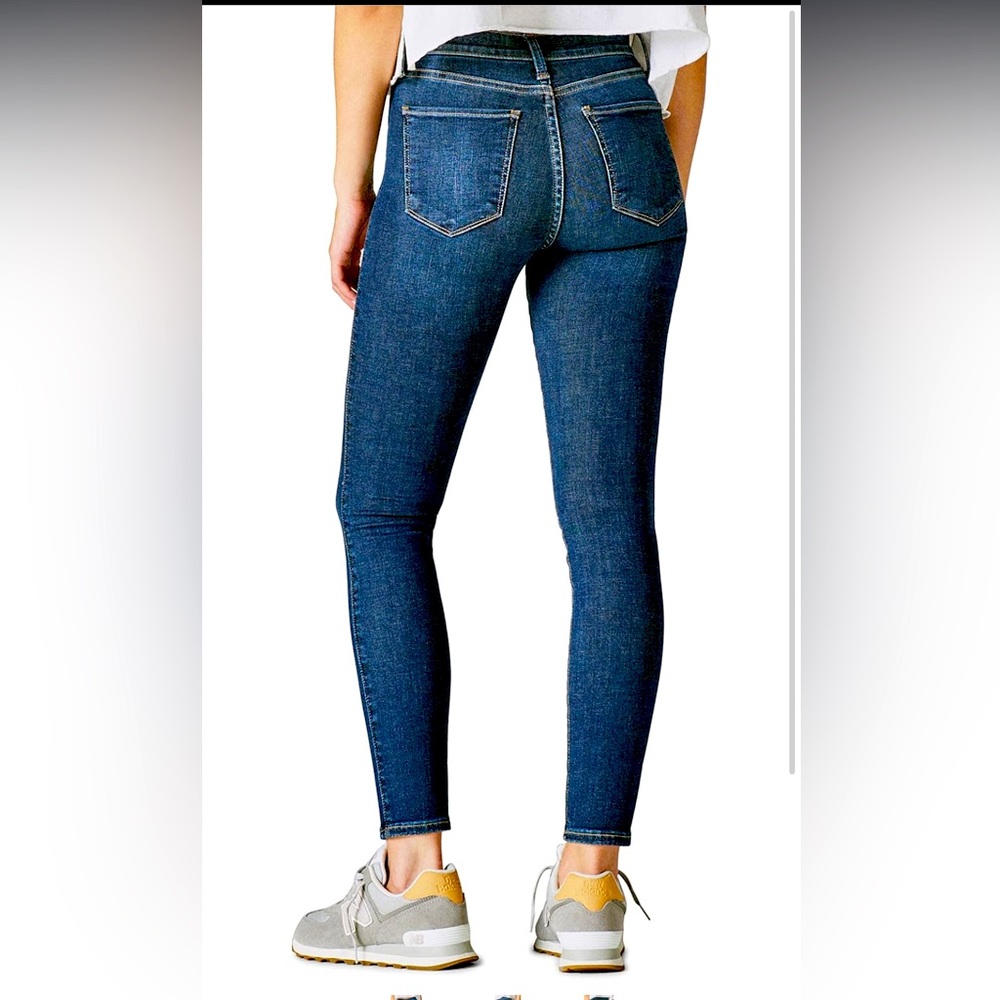 Lucky Brand Women's UNI fit size 4 which includes 29-31 EUC